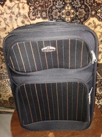 Новый чемодан REDMOND TRAVEL GEAR на колесах.